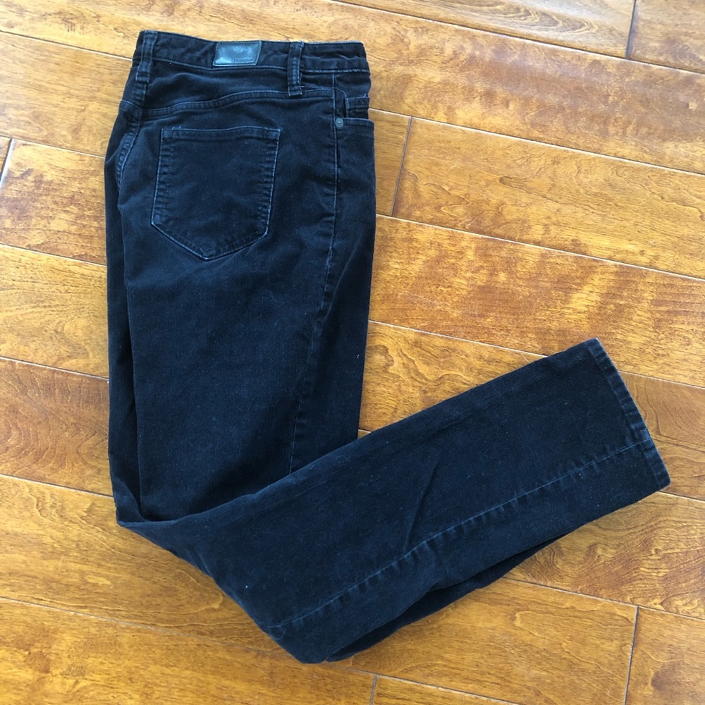 Lands End black mid rise corduroy. Size 6 tall